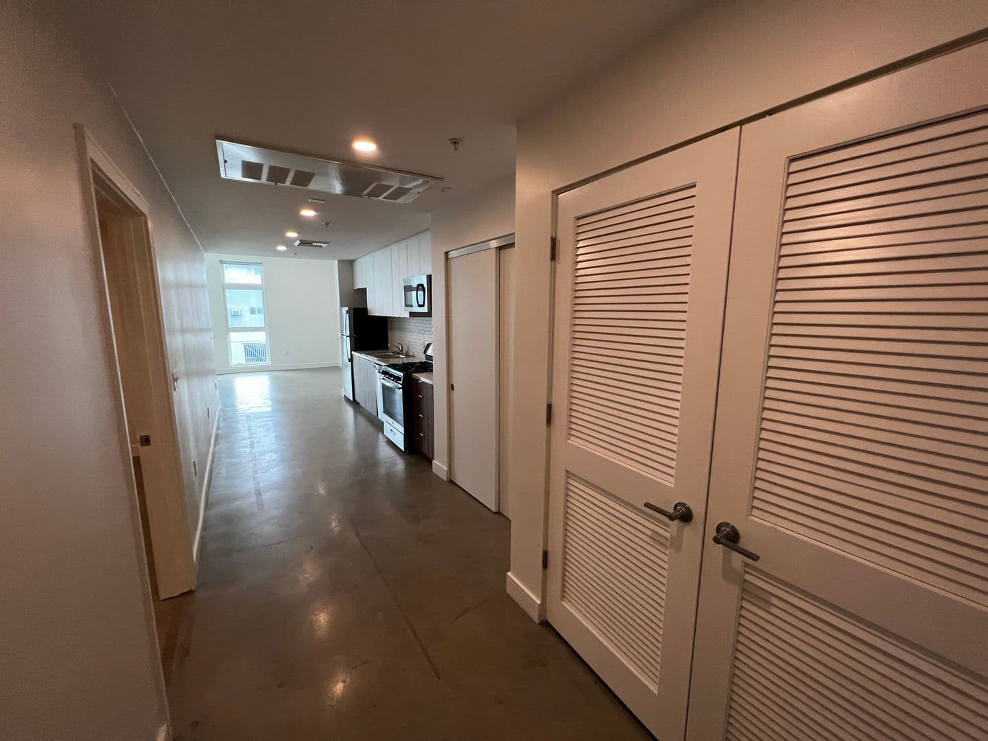 LOS ANGELES Apartment: 152 N RAMPART