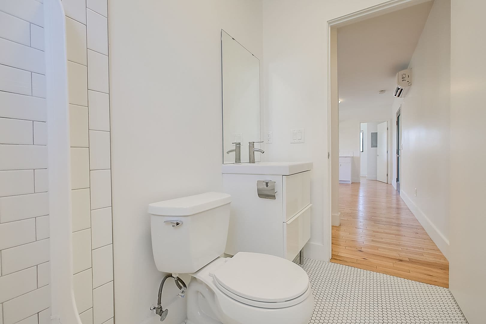 LOS ANGELES Apartment: 306 N. BONNIE BRAE ST.