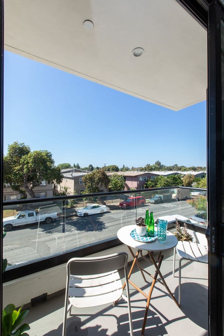 LOS ANGELES Apartment: 5012 S. SLAUSON AVENUE