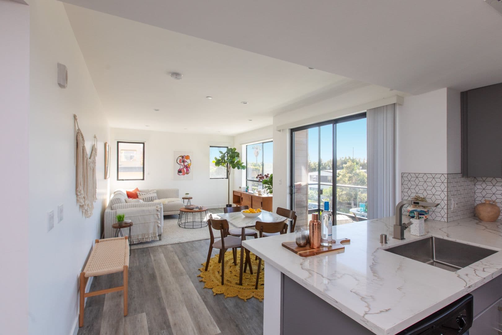 LOS ANGELES Apartment: 5012 S. SLAUSON AVENUE