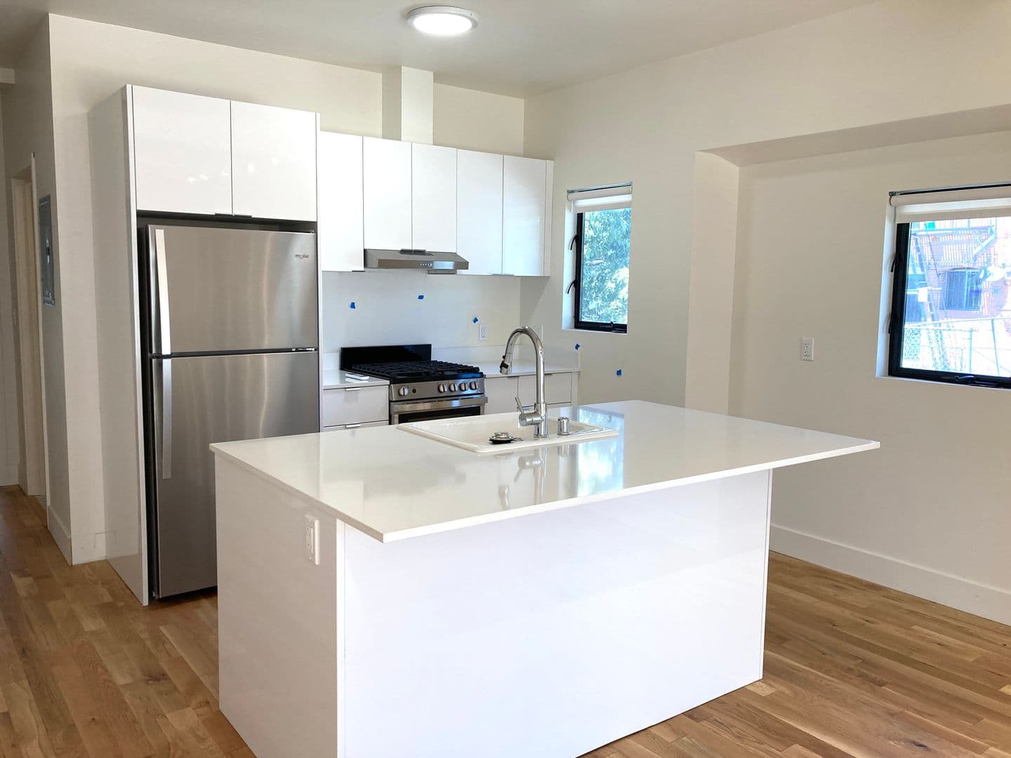 LOS ANGELES Apartment: 1033 N CORONADO ST.