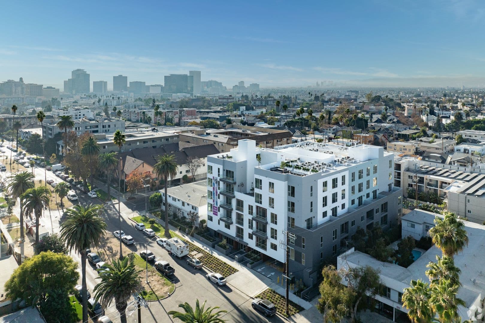 LOS ANGELES Apartment: 139 S. OCCIDENTAL BLVD
