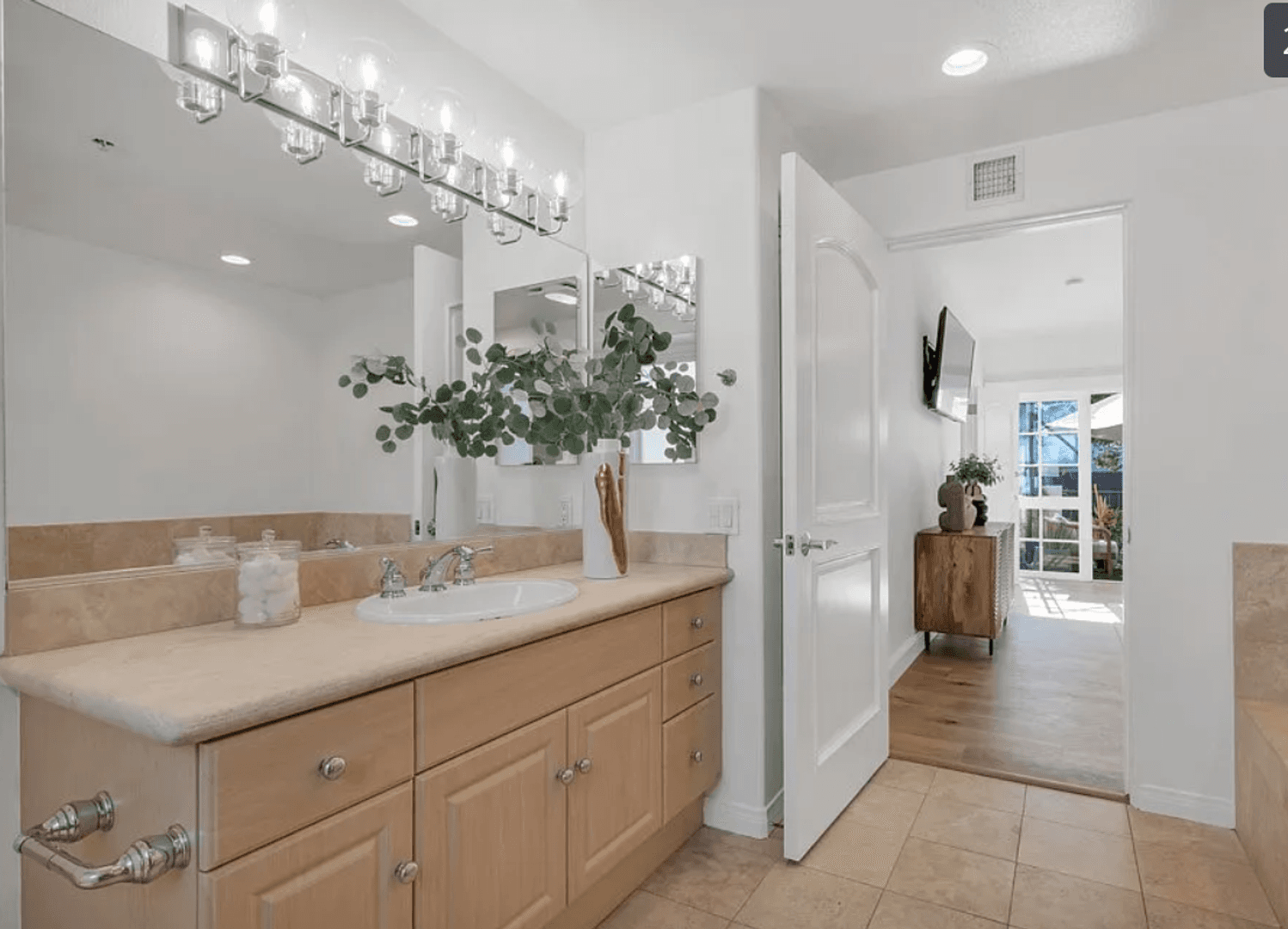 WEST HOLLYWOOD Condo: 851 N SAN VICENTE BLVD APT 128