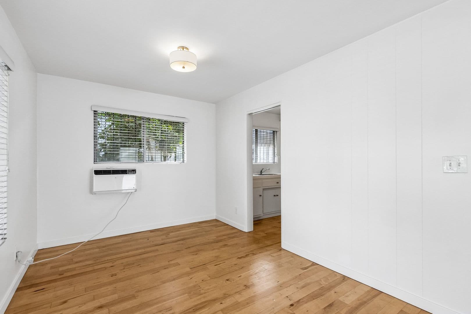 LOS ANGELES Apartment: 1314 MALTMAN AVE