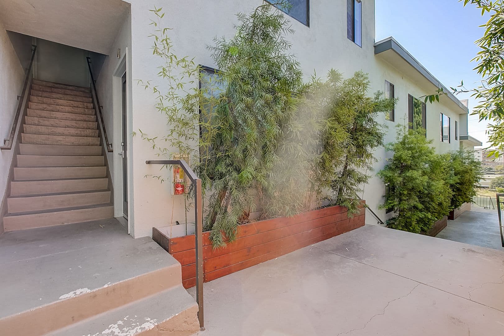 LOS ANGELES Apartment: 306 N. BONNIE BRAE ST.