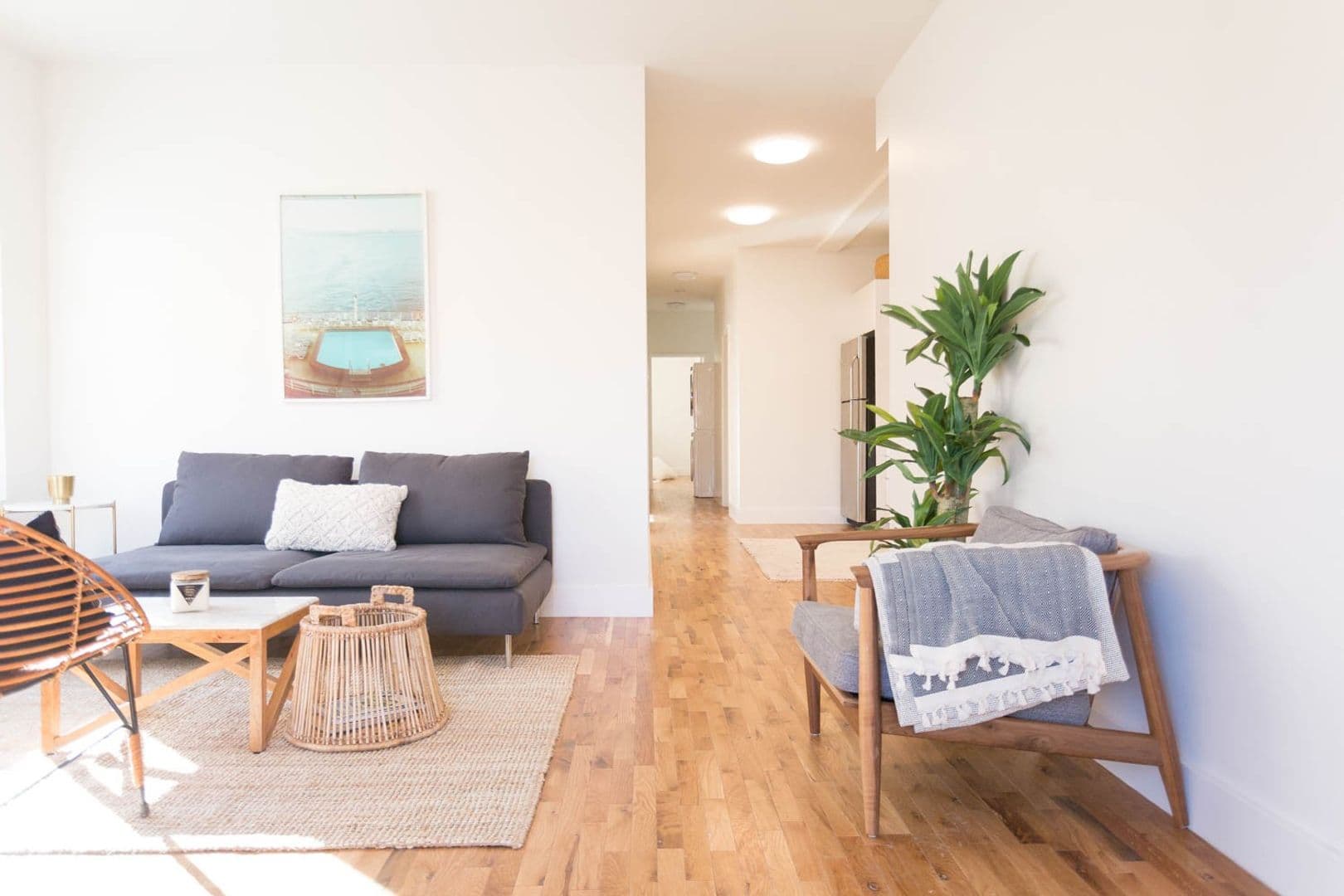 LOS ANGELES Apartment: 517 N. MADISON AVE