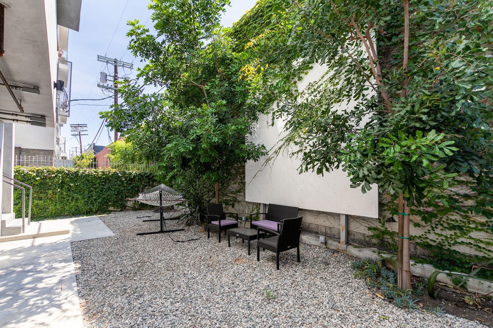 LOS ANGELES Apartment: 753 LILLIAN WAY