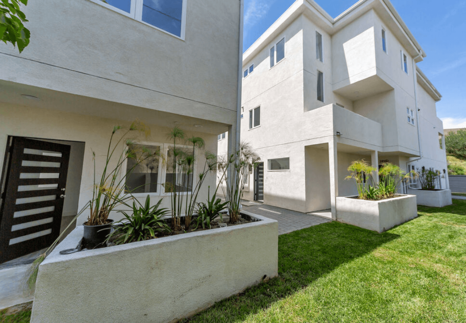 LOS ANGELES Apartment: 2414 S WEST VIEW ST