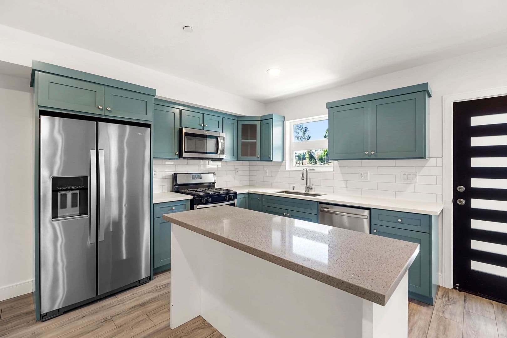 LOS ANGELES Apartment: 2414 S WEST VIEW ST