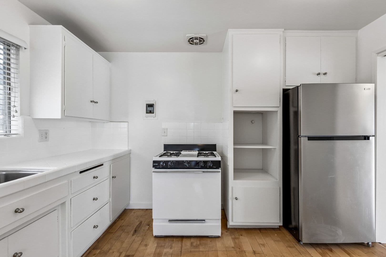 LOS ANGELES Apartment: 1314 MALTMAN AVE