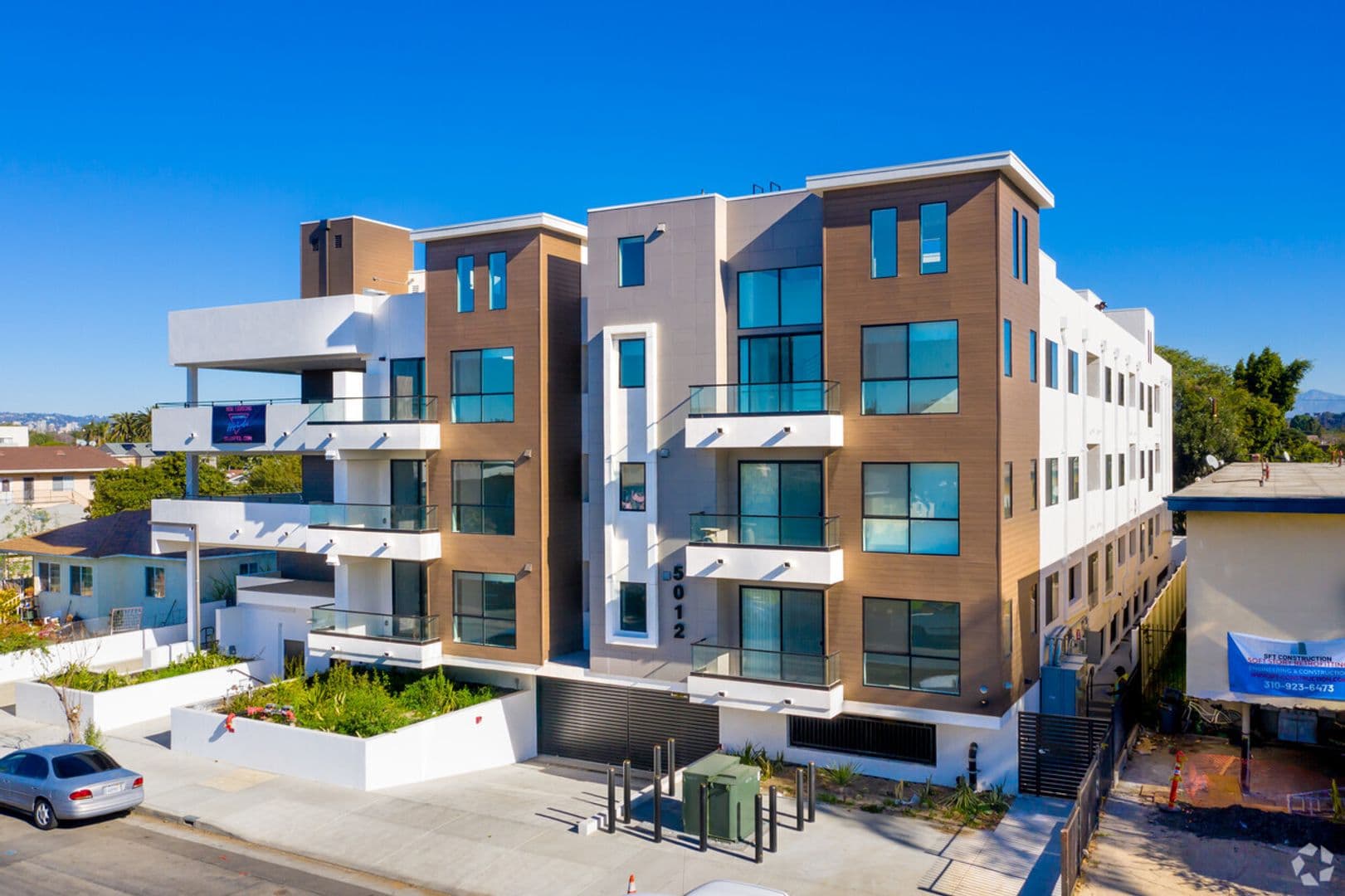 LOS ANGELES Apartment: 5012 S. SLAUSON AVENUE