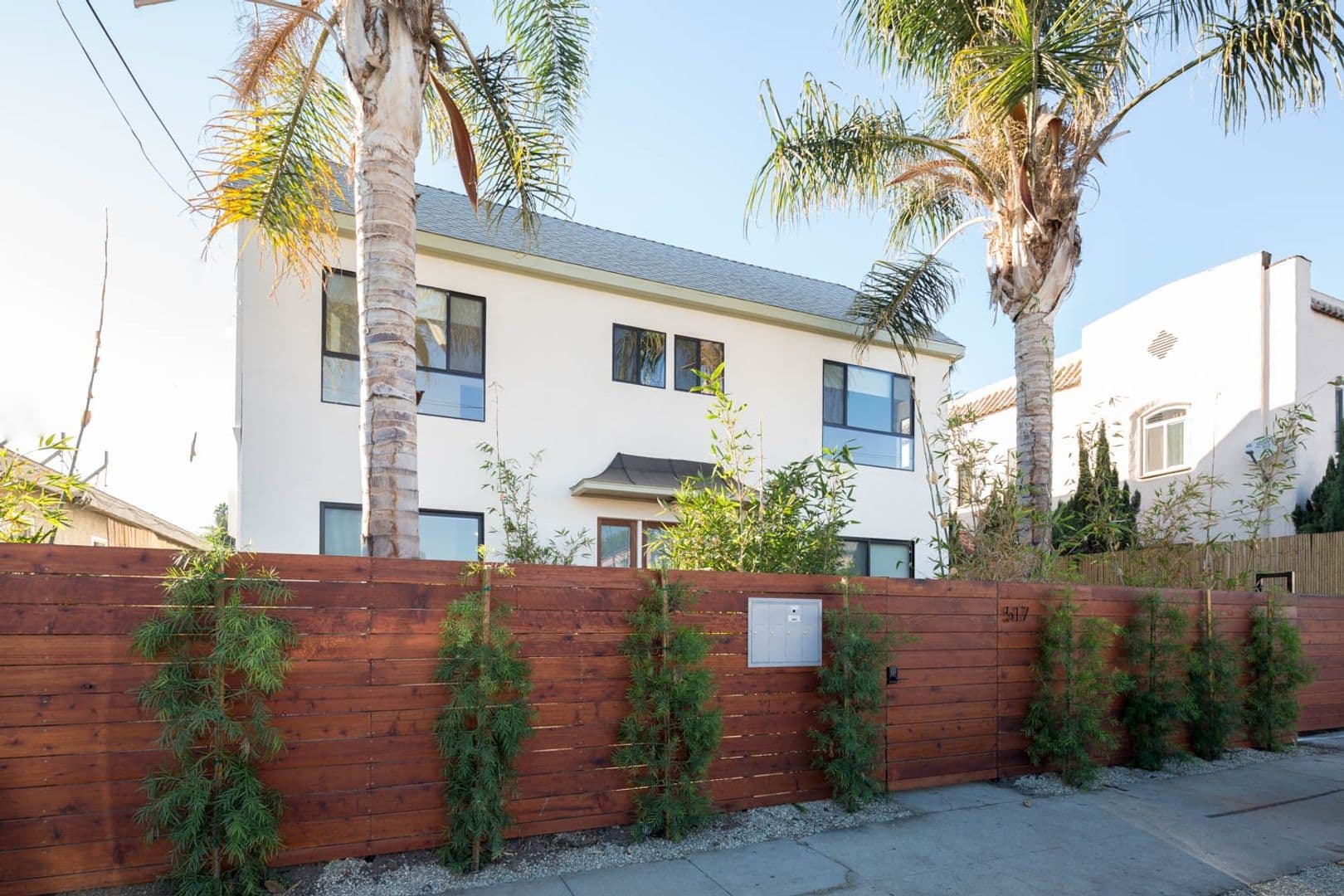 LOS ANGELES Apartment: 517 N. MADISON AVE