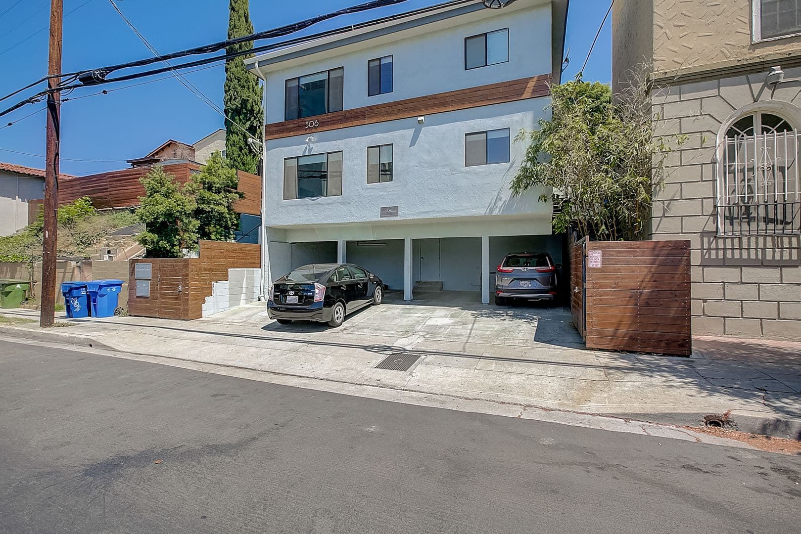 LOS ANGELES Apartment: 306 N. BONNIE BRAE ST.