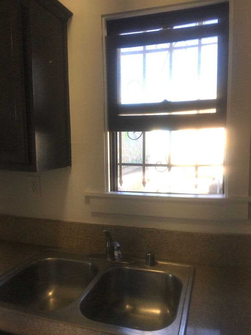 LOS ANGELES Apartment: 117 N. RENO ST