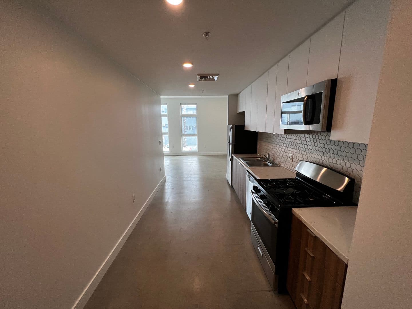 LOS ANGELES Apartment: 152 N RAMPART
