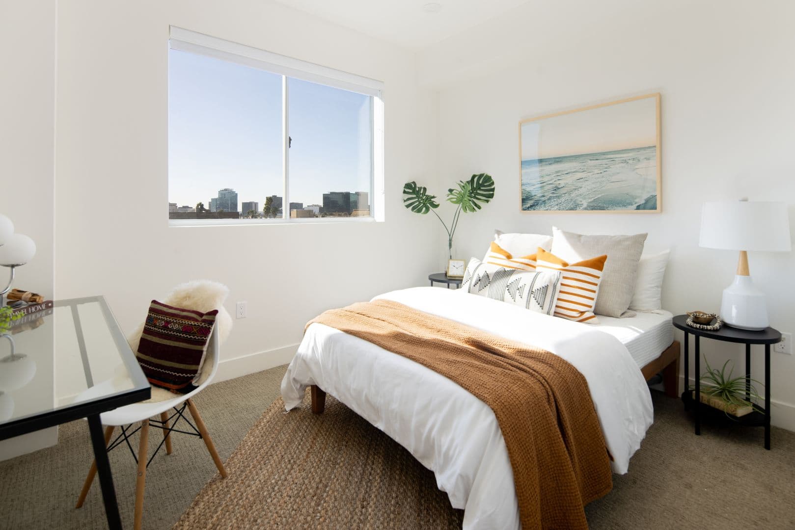 LOS ANGELES Apartment: 139 S. OCCIDENTAL BLVD