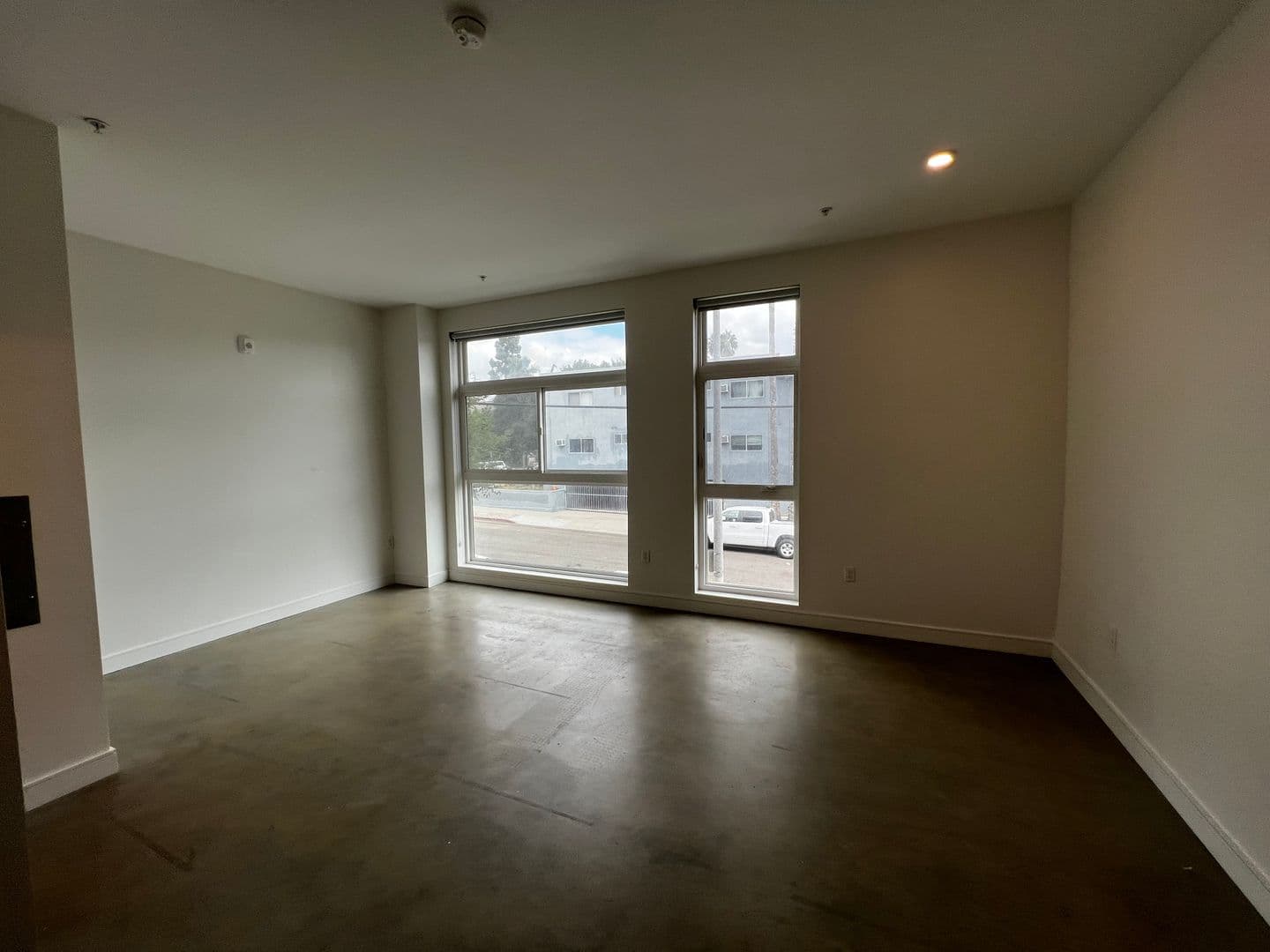 LOS ANGELES Apartment: 152 N RAMPART