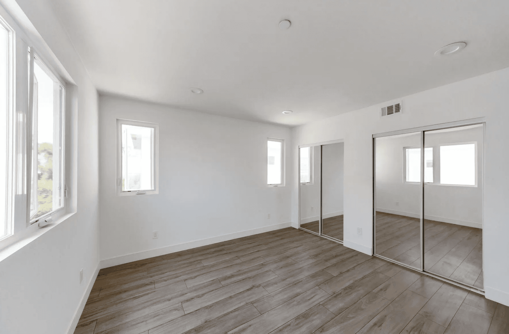 LOS ANGELES Apartment: 2414 S WEST VIEW ST