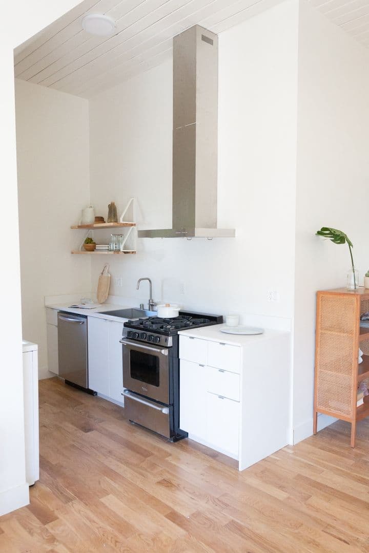LOS ANGELES Apartment: 421 N. AVE 50