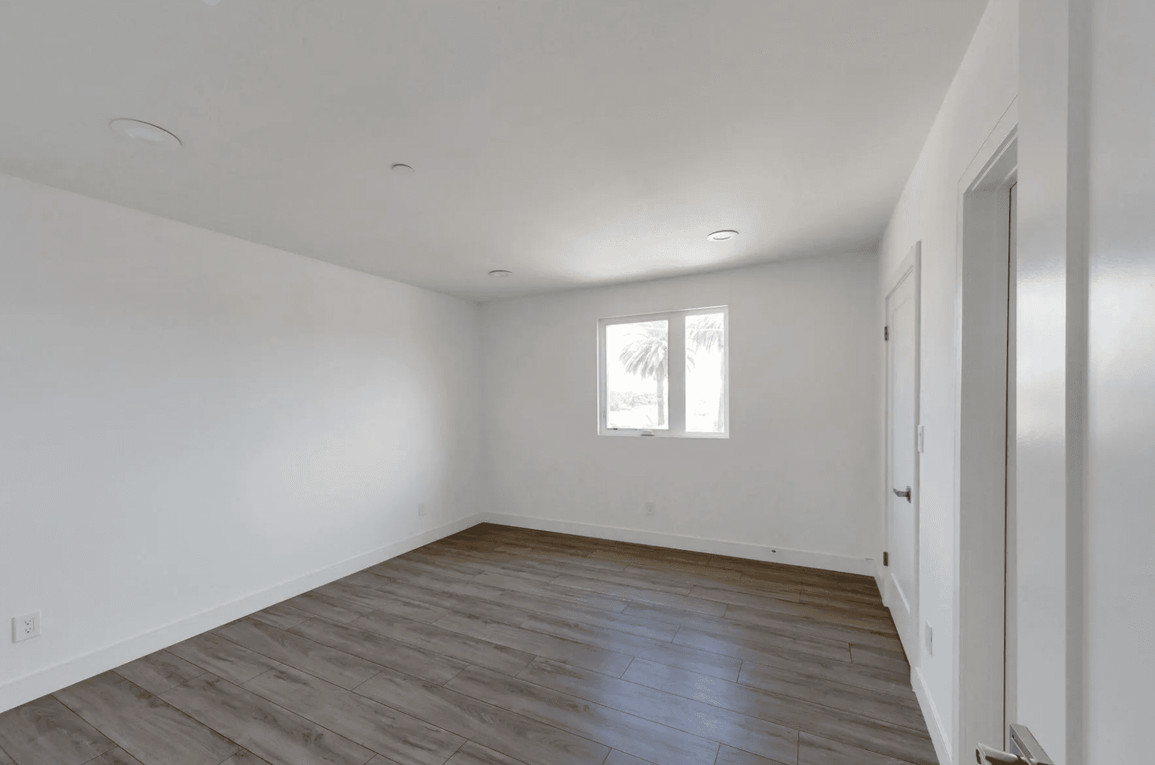 LOS ANGELES Apartment: 2414 S WEST VIEW ST