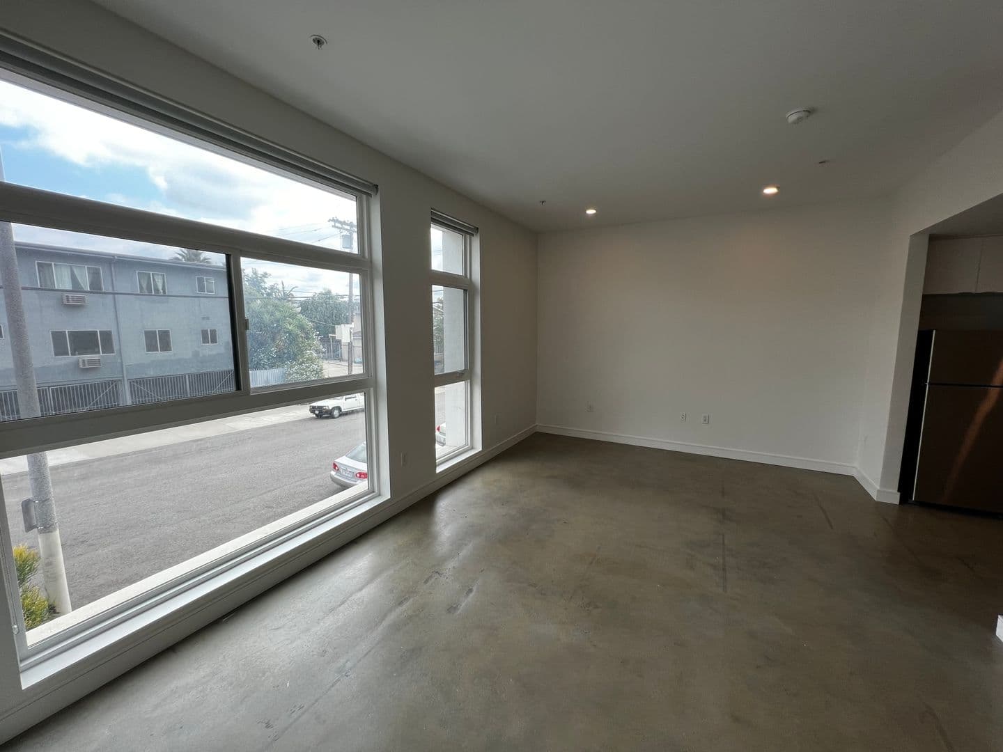 LOS ANGELES Apartment: 152 N RAMPART