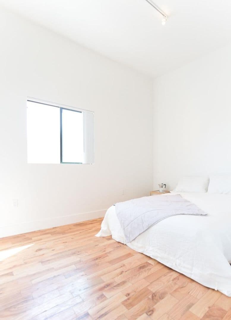 LOS ANGELES Apartment: 517 N. MADISON AVE