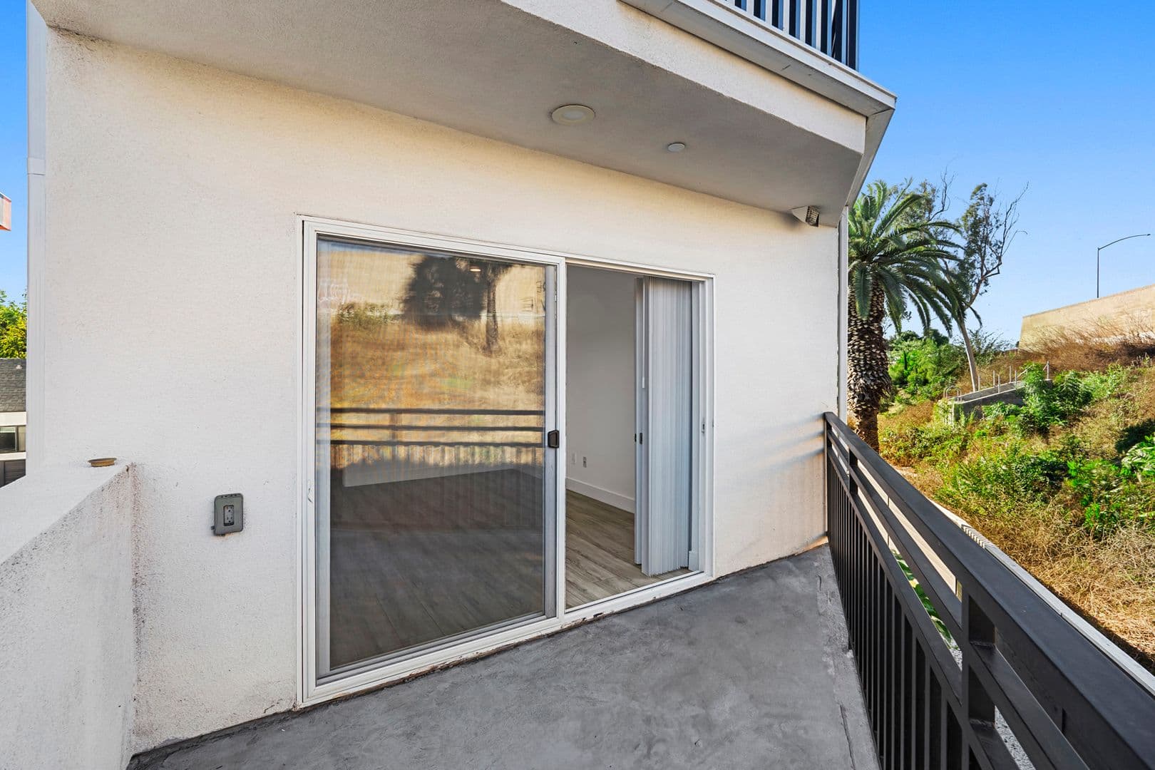 LOS ANGELES Apartment: 2414 S WEST VIEW ST