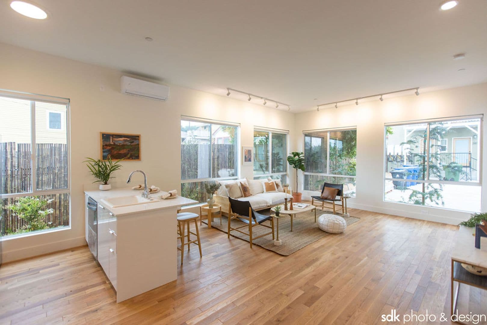 LOS ANGELES Apartment: 2807 GRIFFIN AVE