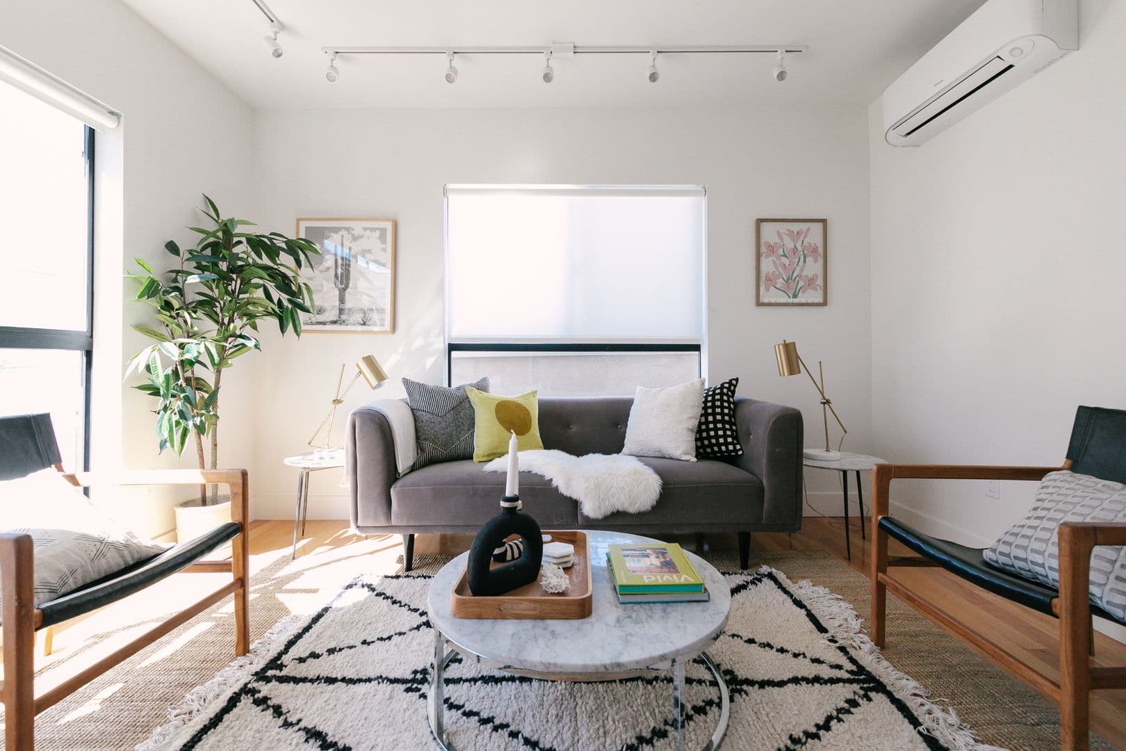LOS ANGELES Apartment: 513 N HELIOTROPE DR