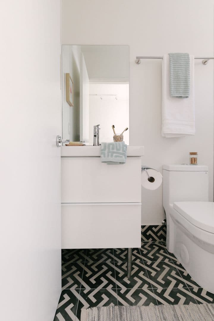 LOS ANGELES Apartment: 513 N HELIOTROPE DR