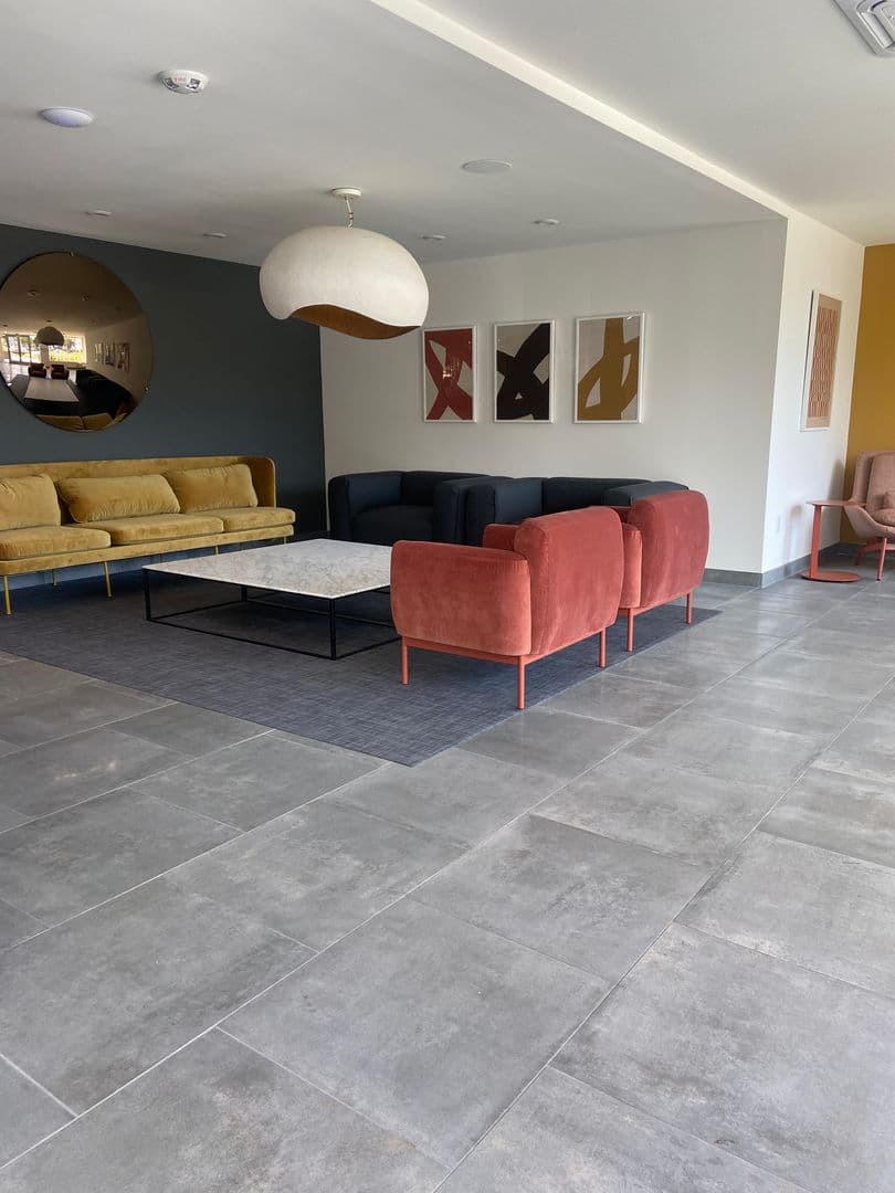 LOS ANGELES Apartment: 139 S. OCCIDENTAL BLVD