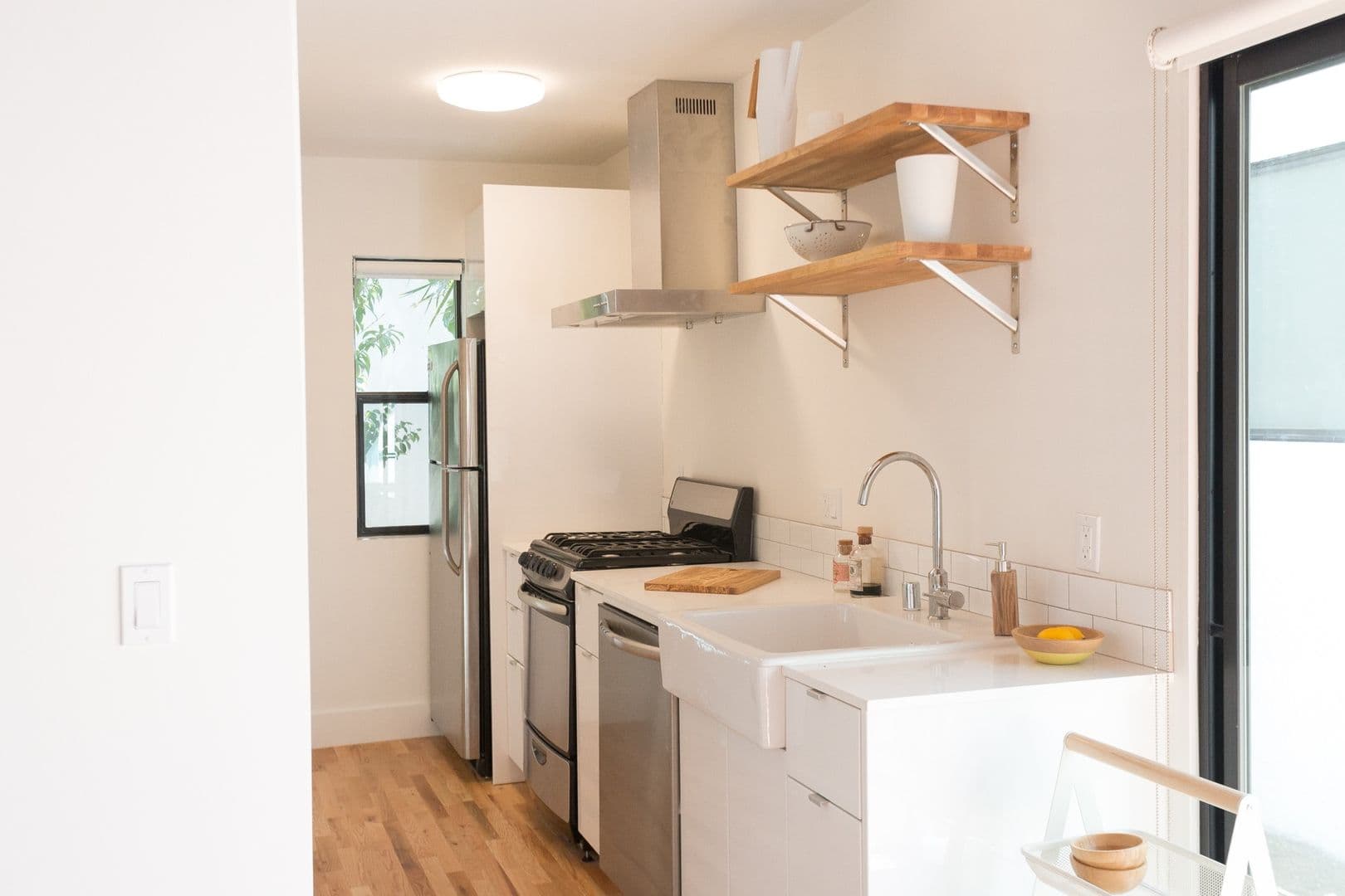 LOS ANGELES Apartment: 251 ROSEMONT AVE