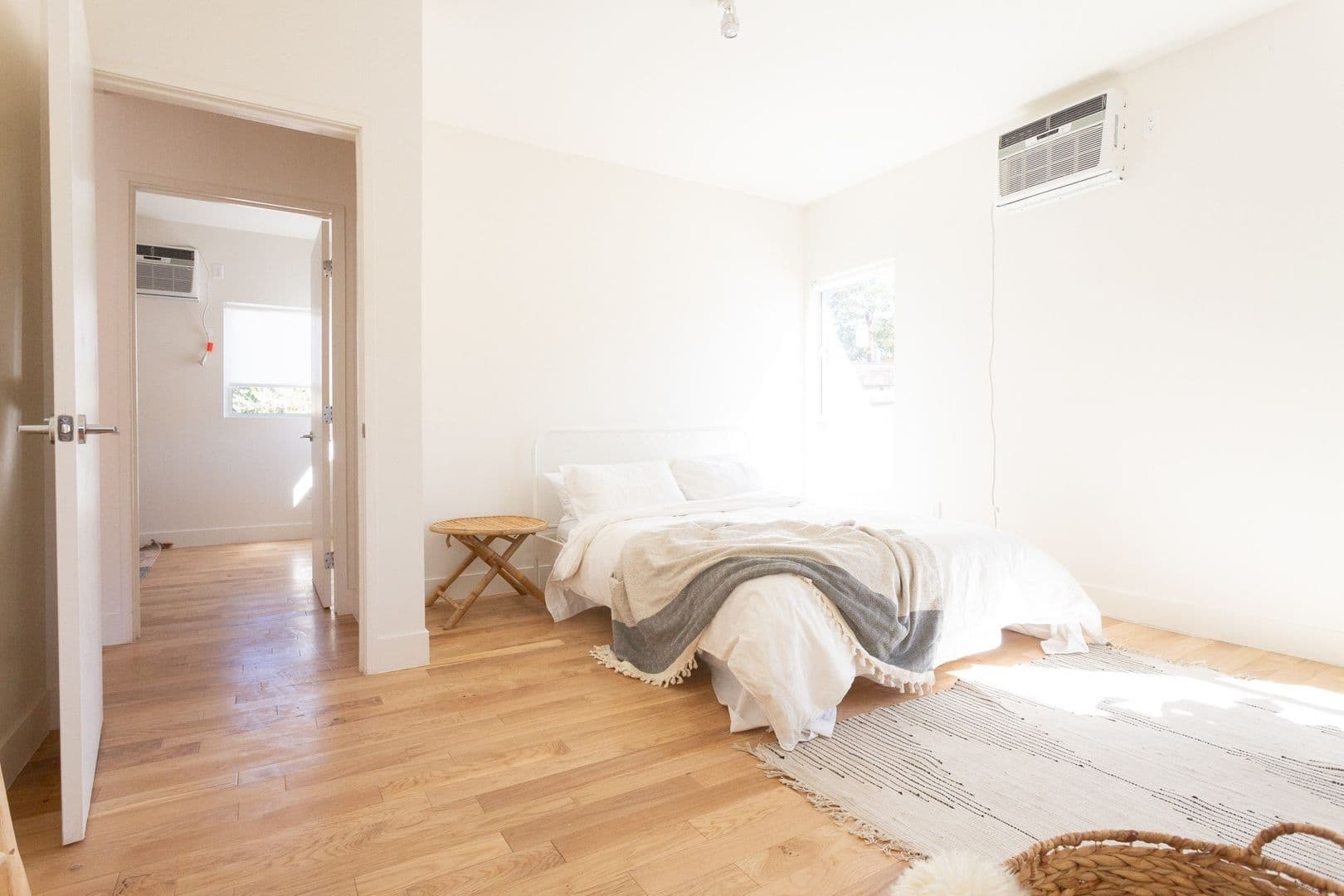 LOS ANGELES Apartment: 421 N. AVE 50