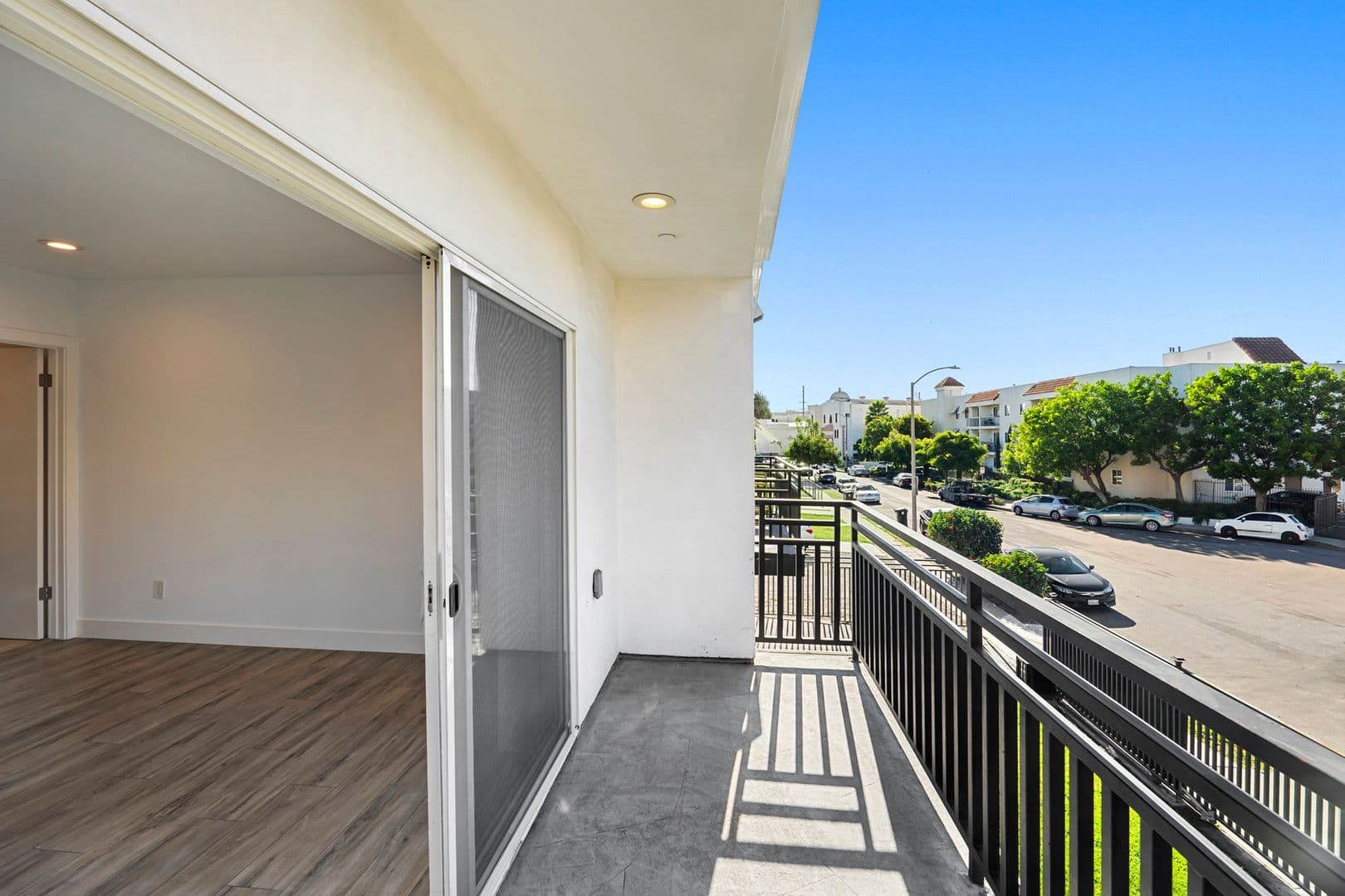 LOS ANGELES Apartment: 2414 S WEST VIEW ST