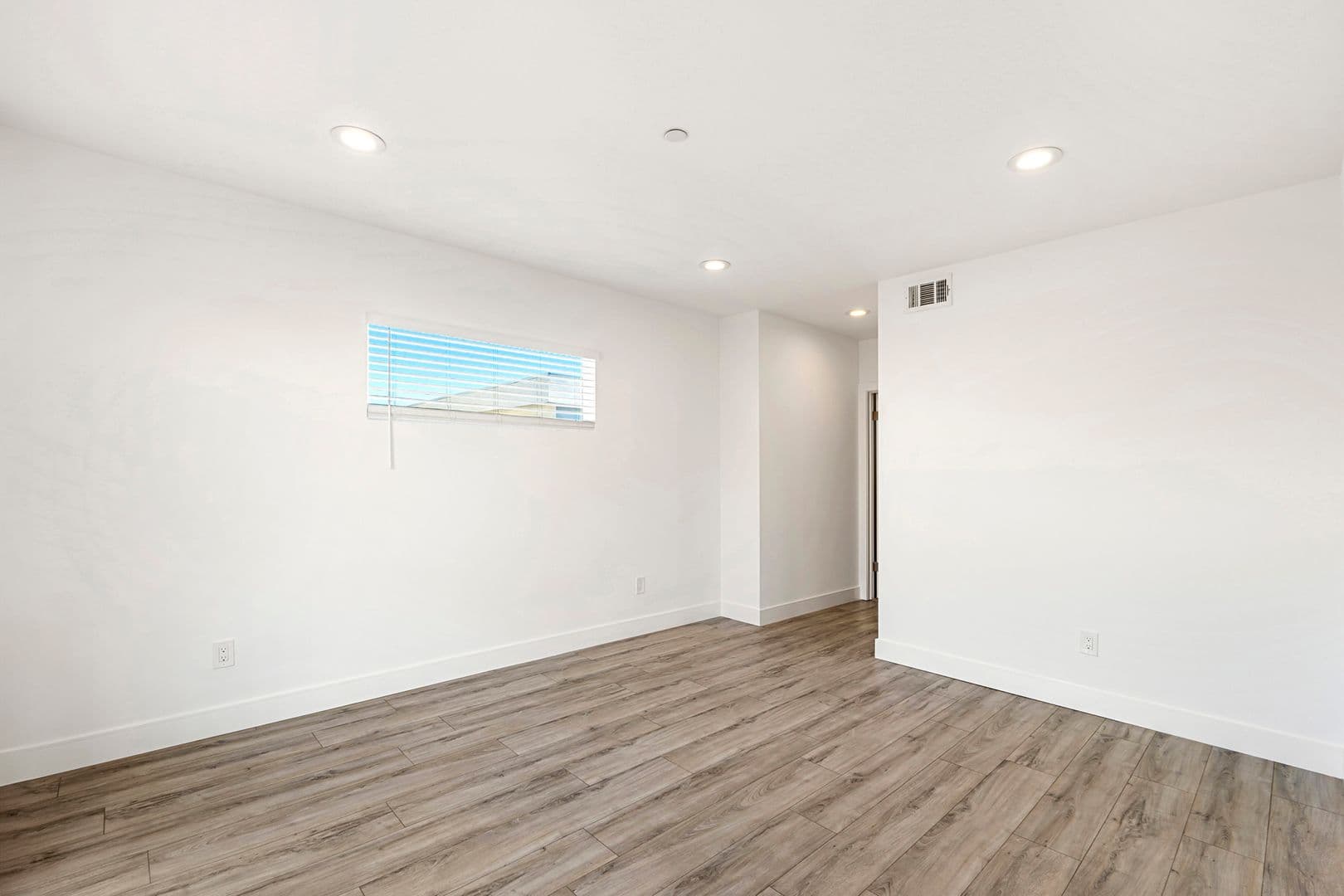 LOS ANGELES Apartment: 2414 S WEST VIEW ST