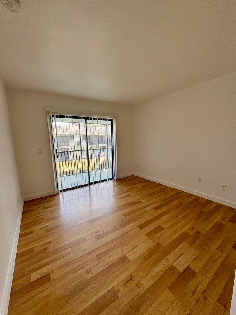 Largo Apartment: 13300 Walsingham Rd