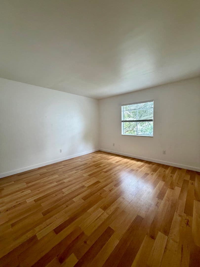 Largo Apartment: 13300 Walsingham Rd