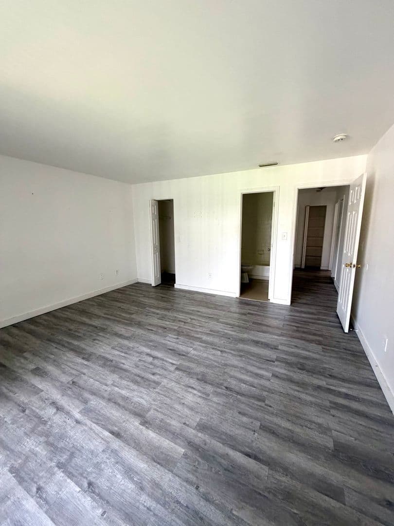 Largo Apartment: 13300 Walsingham Rd