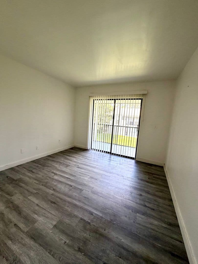 Largo Apartment: 13300 Walsingham Rd