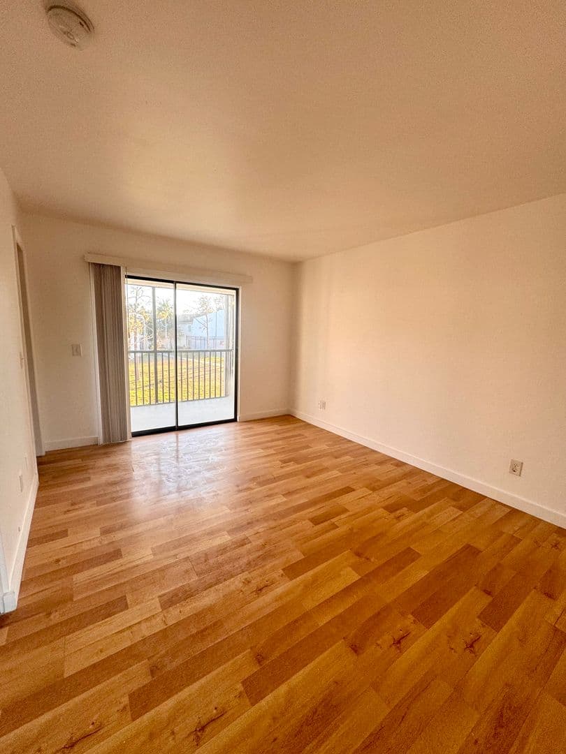 Largo Apartment: 13300 Walsingham Rd