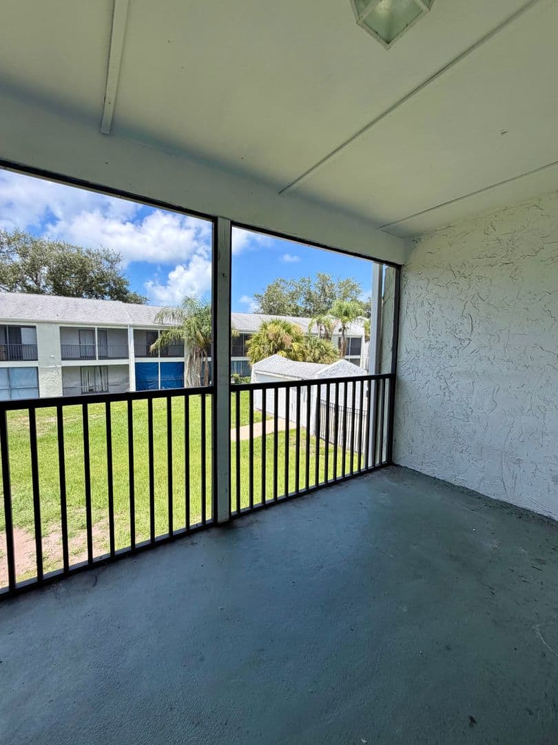 Largo Apartment: 13300 Walsingham Rd