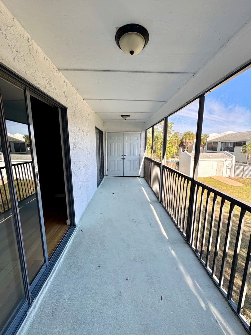 Largo Apartment: 13300 Walsingham Rd