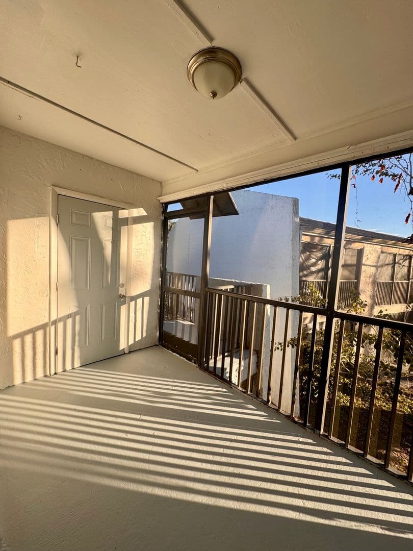 Largo Apartment: 13300 Walsingham Rd