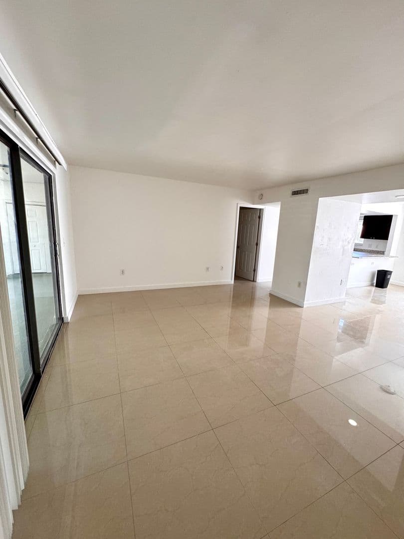 Largo Apartment: 13300 Walsingham Rd