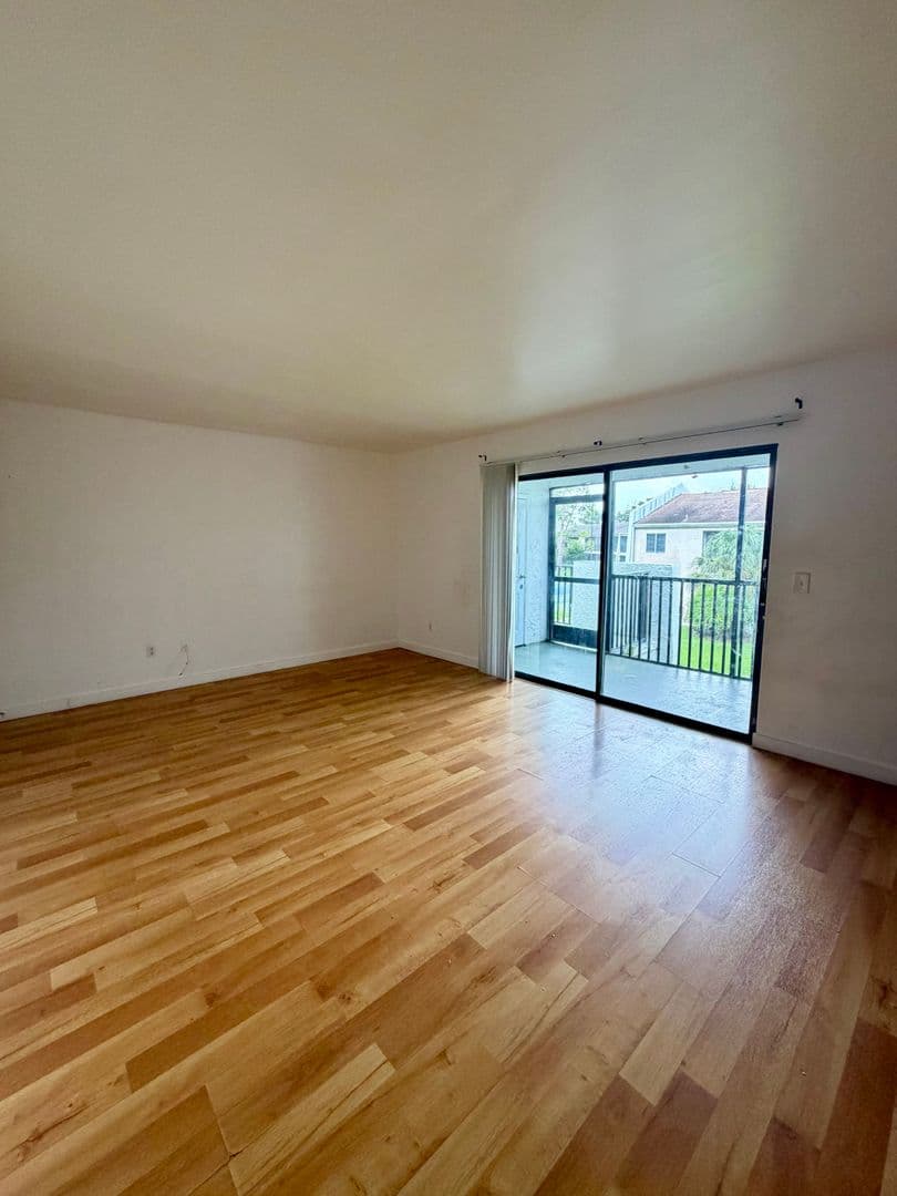 Largo Apartment: 13300 Walsingham Rd