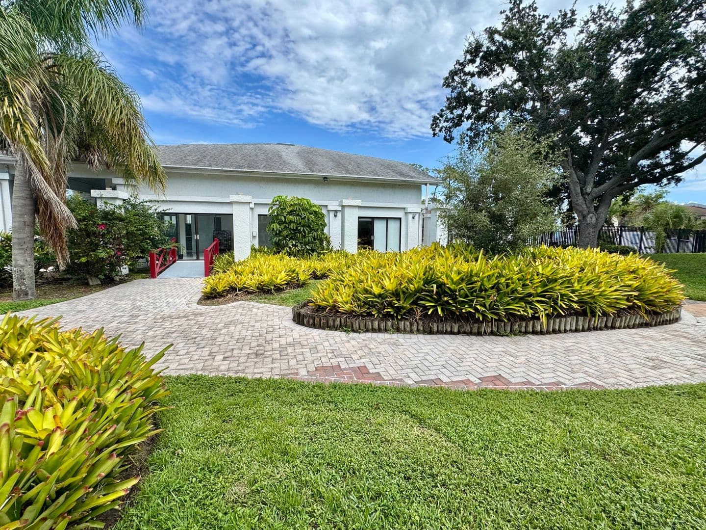 Largo Apartment: 13300 Walsingham Rd
