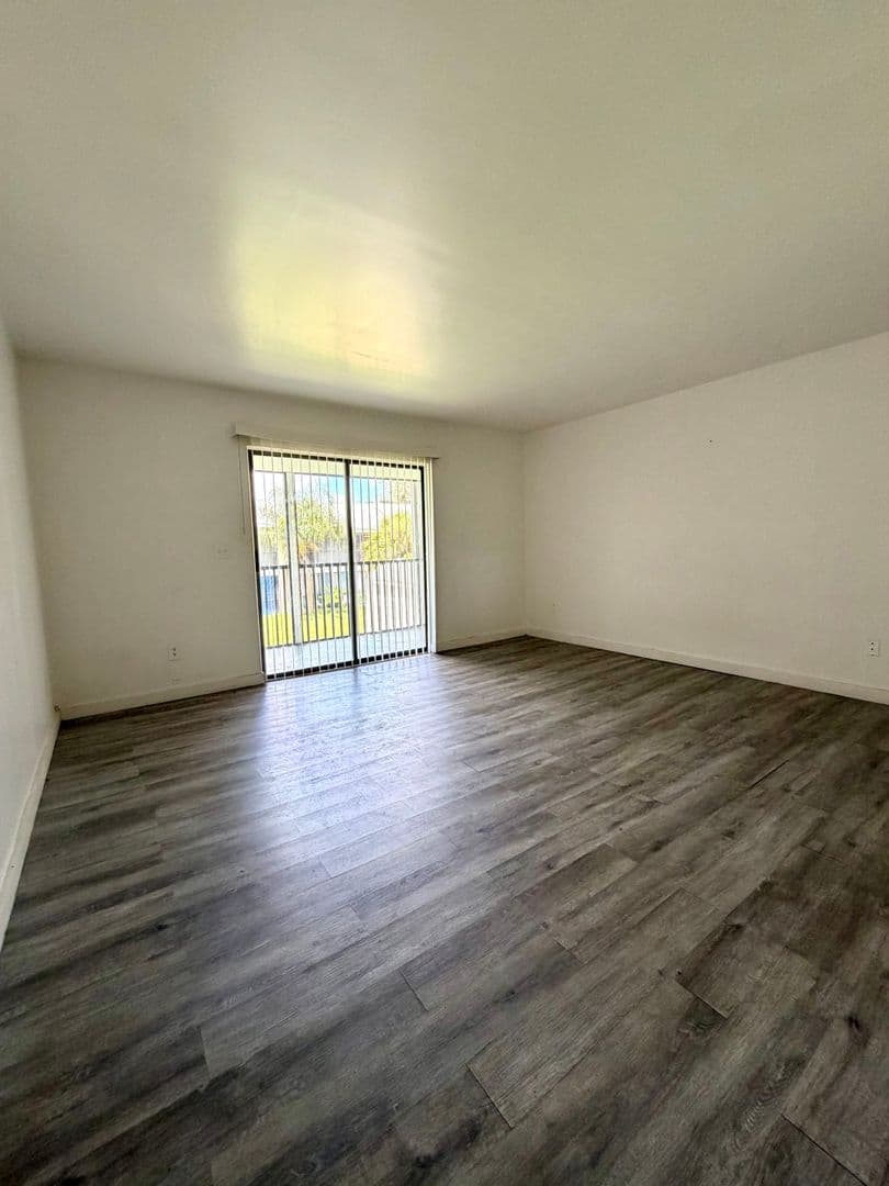 Largo Apartment: 13300 Walsingham Rd