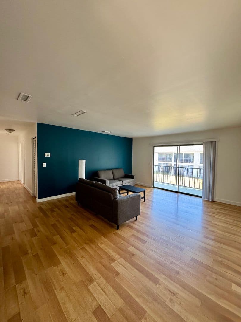 Largo Apartment: 13300 Walsingham Rd
