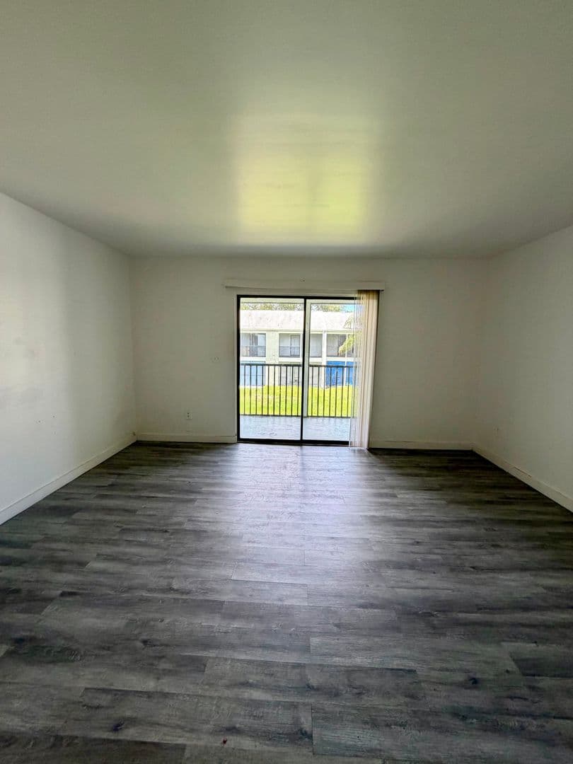 Largo Apartment: 13300 Walsingham Rd