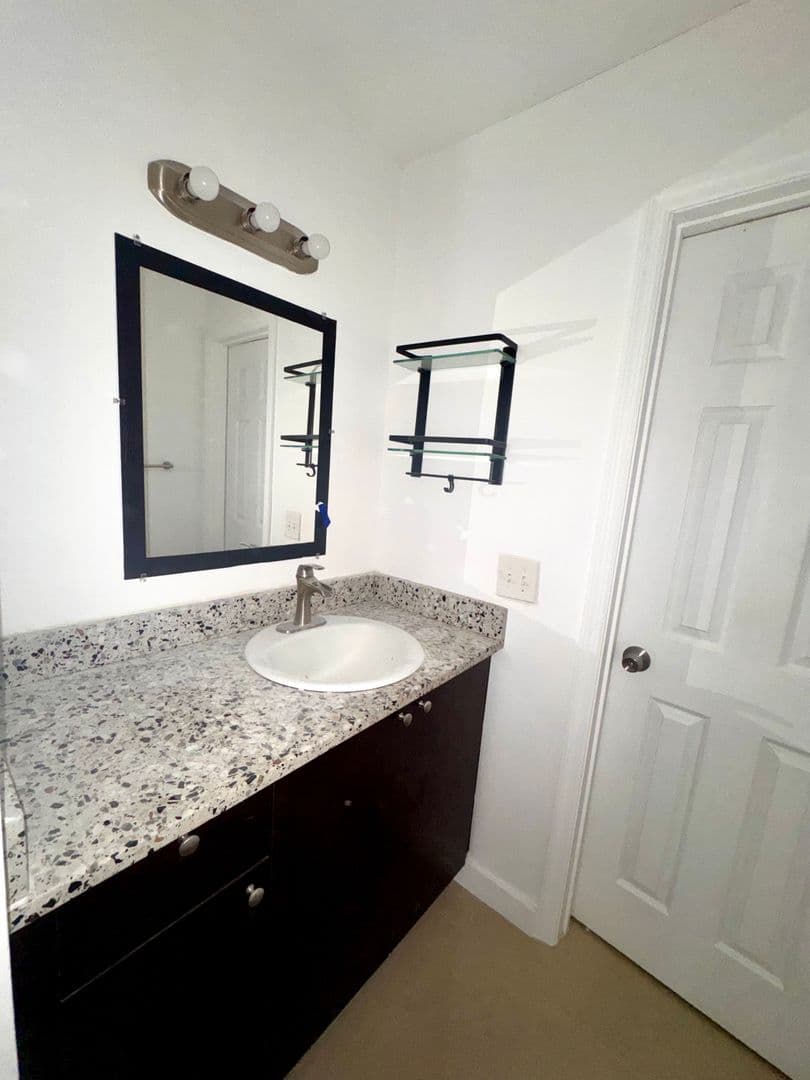 Largo Apartment: 13300 Walsingham Rd